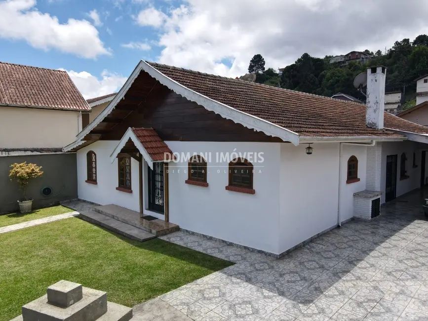 Foto 1 de Casa com 4 quartos à venda, 183m2 em Campos Do Jordao - SP