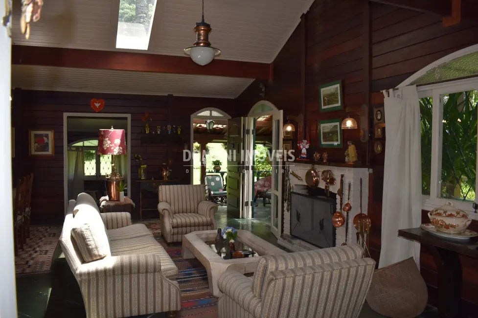 Foto 9 de Casa com 3 quartos à venda, 245m2 em Campos Do Jordao - SP