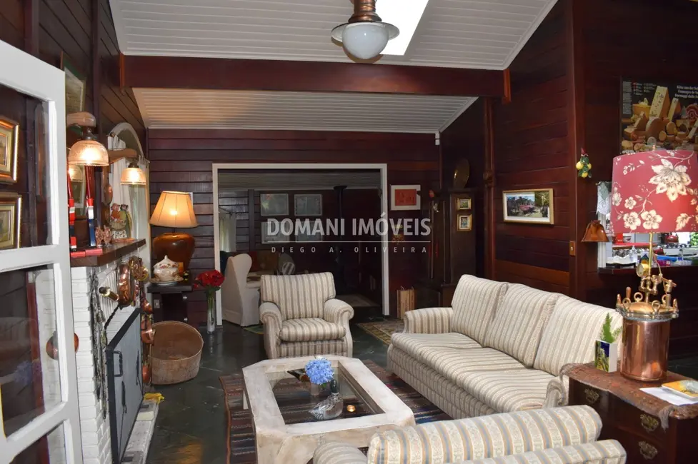 Foto 8 de Casa com 3 quartos à venda, 245m2 em Campos Do Jordao - SP