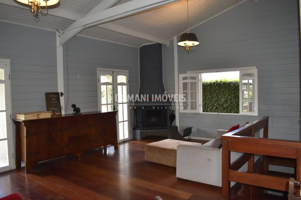 Casa com 3 quartos à venda e para alugar, 420m2 em Campos Do Jordao - SP - imagem 7 Foto 7 de Casa com 3 quartos à venda e para alugar, 420m2 em Campos Do Jordao - SP