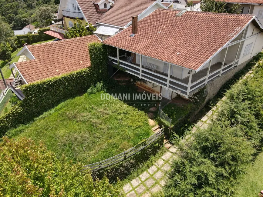 Casa com 3 quartos à venda e para alugar, 420m2 em Campos Do Jordao - SP - imagem 3 Foto 3 de Casa com 3 quartos à venda e para alugar, 420m2 em Campos Do Jordao - SP