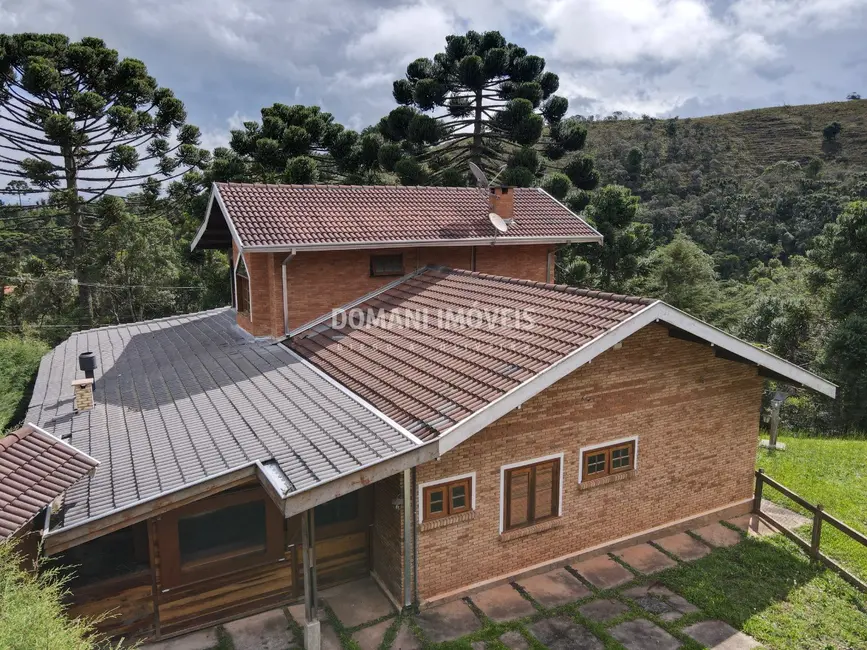 Foto 3 de Casa com 3 quartos à venda, 225m2 em Campos Do Jordao - SP