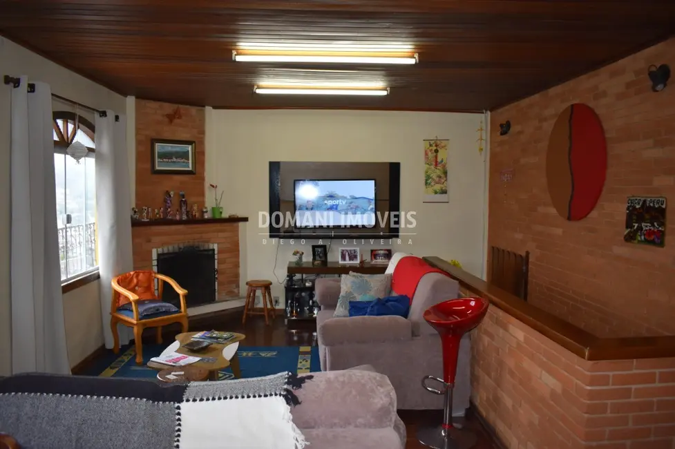 Foto 9 de Casa com 4 quartos à venda, 167m2 em Campos Do Jordao - SP