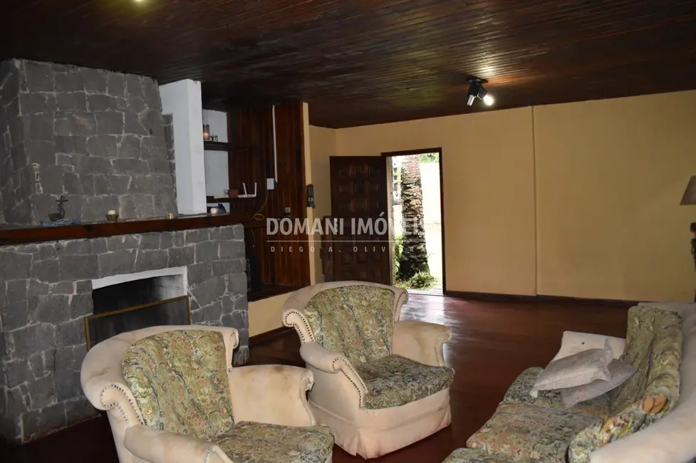 Foto 9 de Casa com 4 quartos à venda, 360m2 em Campos Do Jordao - SP