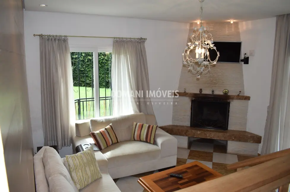 Casa com 4 quartos à venda, 402m2 em Campos Do Jordao - SP - imagem 8 Foto 8 de Casa com 4 quartos à venda, 402m2 em Campos Do Jordao - SP