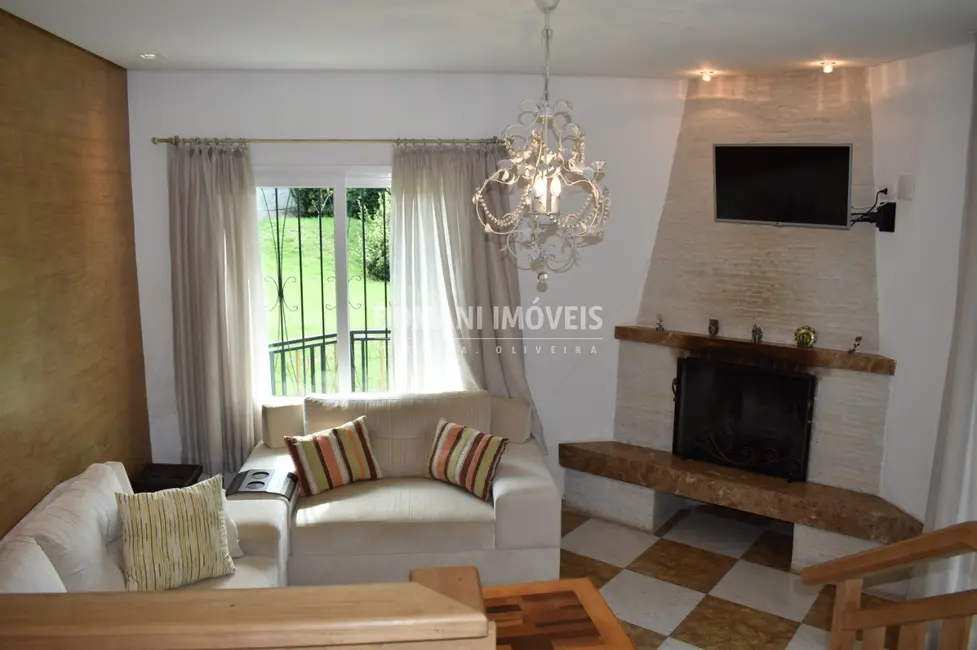 Casa com 4 quartos à venda, 402m2 em Campos Do Jordao - SP - imagem 9 Foto 9 de Casa com 4 quartos à venda, 402m2 em Campos Do Jordao - SP