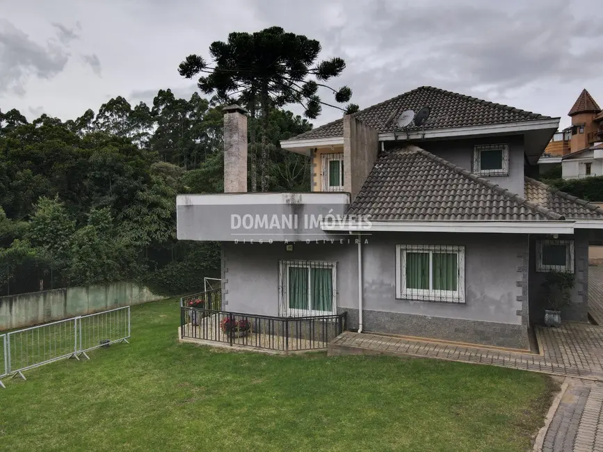 Casa com 4 quartos à venda, 402m2 em Campos Do Jordao - SP - imagem 3 Foto 3 de Casa com 4 quartos à venda, 402m2 em Campos Do Jordao - SP