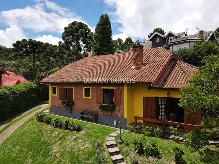 Foto 3 de Casa com 3 quartos à venda, 320m2 em Campos Do Jordao - SP