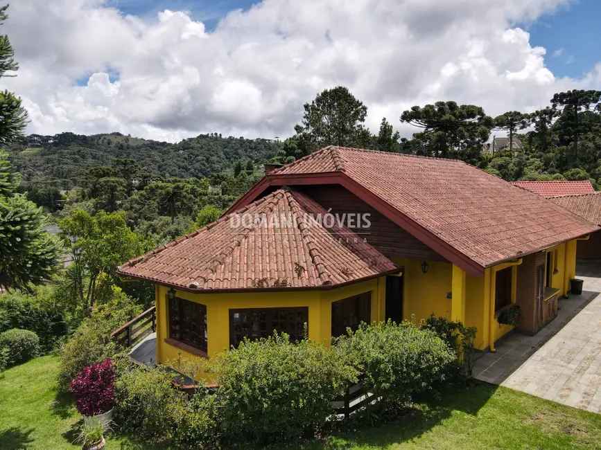 Foto 2 de Casa com 3 quartos à venda, 320m2 em Campos Do Jordao - SP