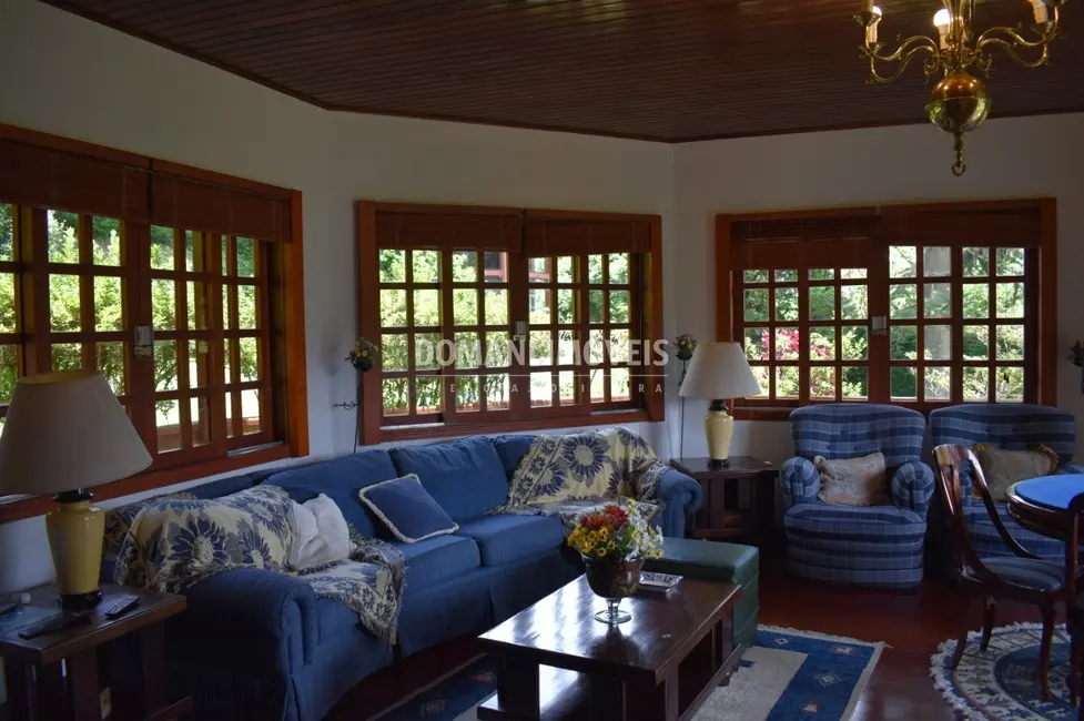 Foto 9 de Casa com 3 quartos à venda, 320m2 em Campos Do Jordao - SP