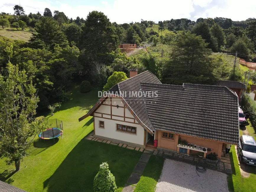 Foto 2 de Casa com 3 quartos à venda, 350m2 em Campos Do Jordao - SP