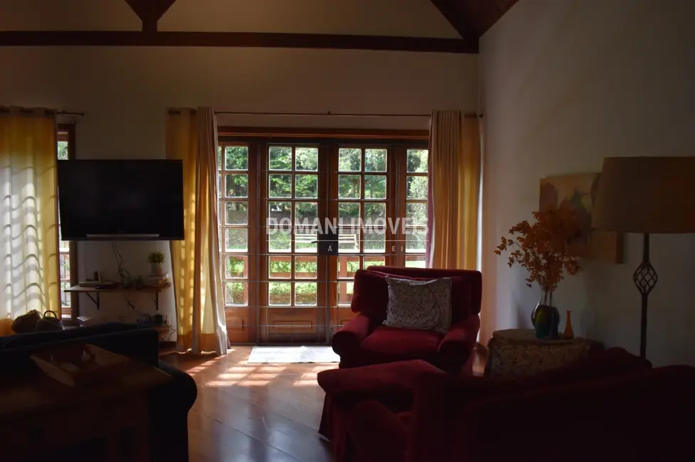 Foto 9 de Casa com 3 quartos à venda, 350m2 em Campos Do Jordao - SP