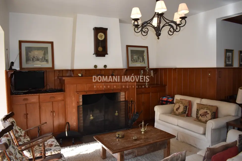 Casa com 5 quartos à venda, 310m2 em Campos Do Jordao - SP - imagem 9 Foto 9 de Casa com 5 quartos à venda, 310m2 em Campos Do Jordao - SP