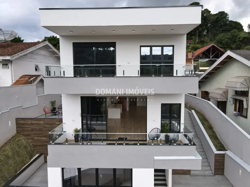 Foto 3 de Casa com 4 quartos à venda, 309m2 em Campos Do Jordao - SP