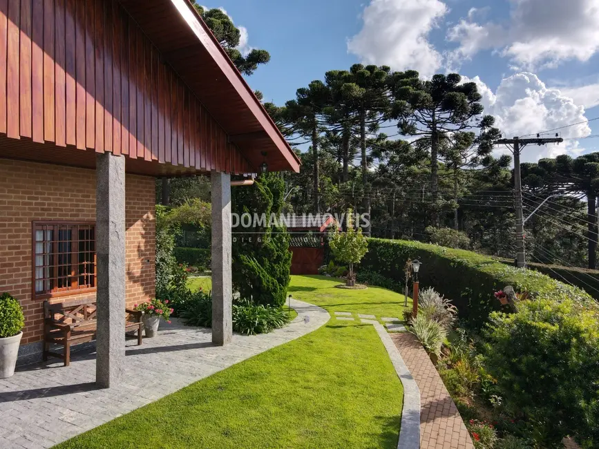 Foto 2 de Casa com 4 quartos à venda, 195m2 em Campos Do Jordao - SP