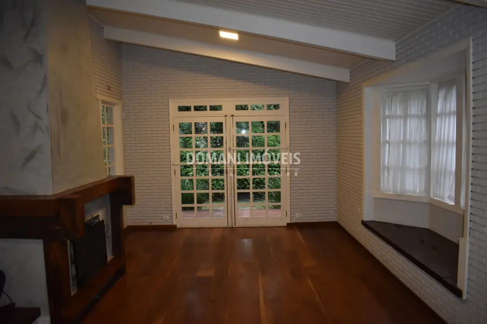 Foto 9 de Casa com 4 quartos à venda, 259m2 em Campos Do Jordao - SP