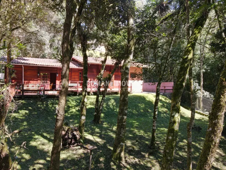 Foto 3 de Casa com 4 quartos à venda, 190m2 em Campos Do Jordao - SP