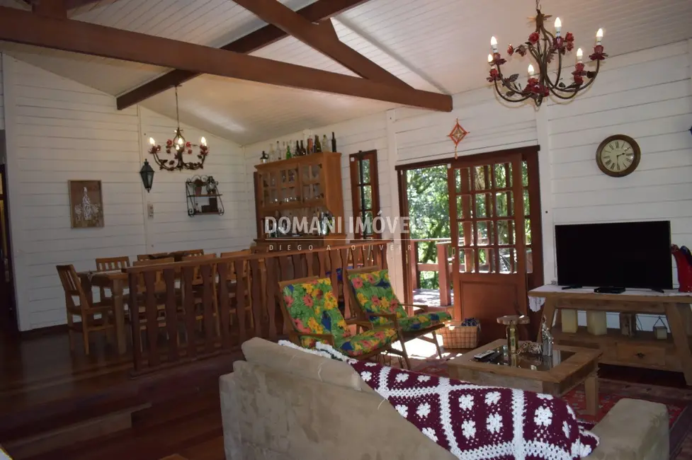 Foto 9 de Casa com 4 quartos à venda, 190m2 em Campos Do Jordao - SP