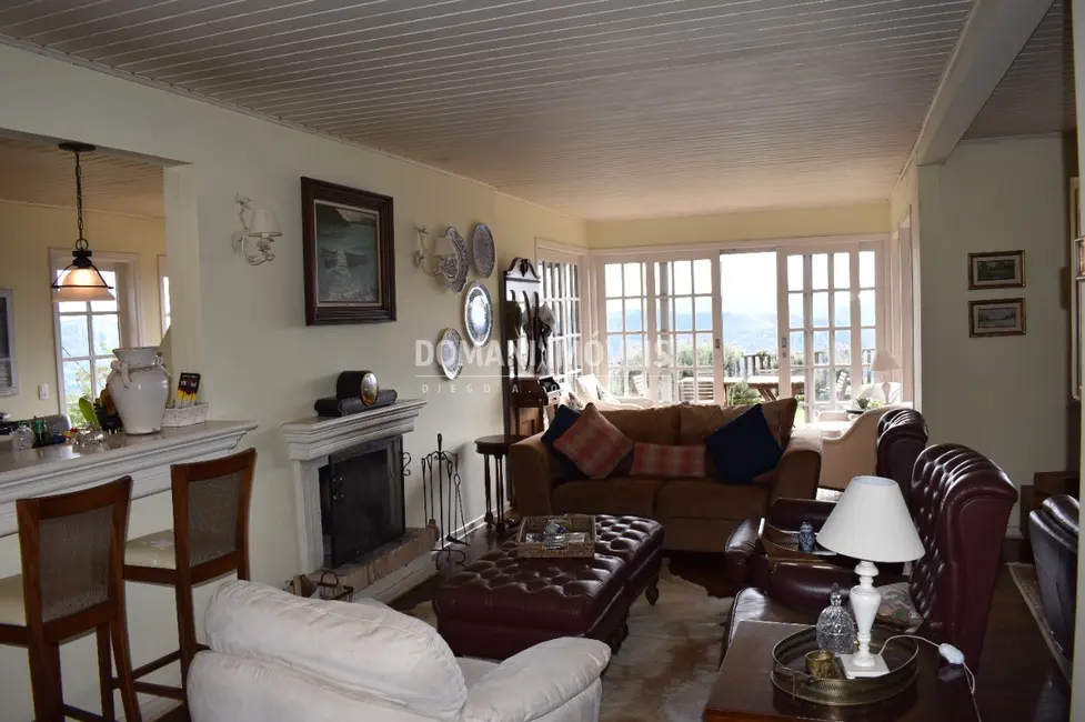 Foto 9 de Casa de Condomínio com 4 quartos à venda, 250m2 em Campos Do Jordao - SP