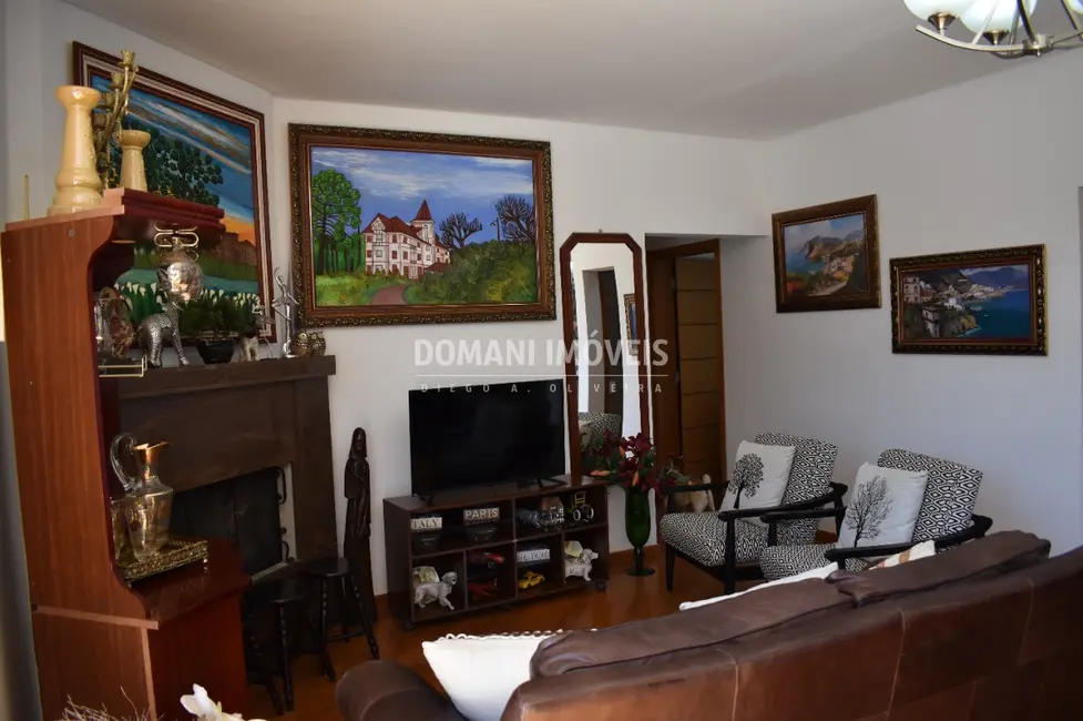 Foto 9 de Casa com 3 quartos à venda, 164m2 em Campos Do Jordao - SP