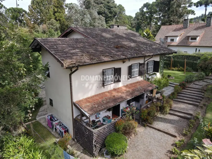 Foto 3 de Casa com 4 quartos à venda, 210m2 em Campos Do Jordao - SP