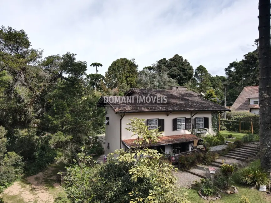 Foto 1 de Casa com 4 quartos à venda, 210m2 em Campos Do Jordao - SP