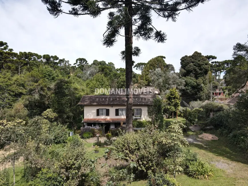 Foto 2 de Casa com 4 quartos à venda, 210m2 em Campos Do Jordao - SP