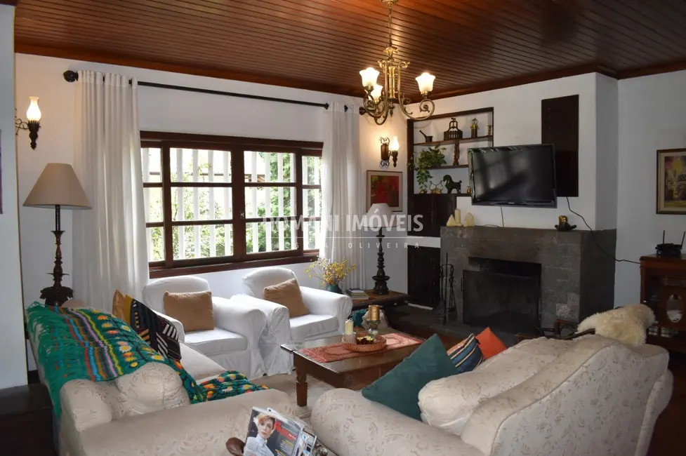 Foto 8 de Casa com 4 quartos à venda, 210m2 em Campos Do Jordao - SP