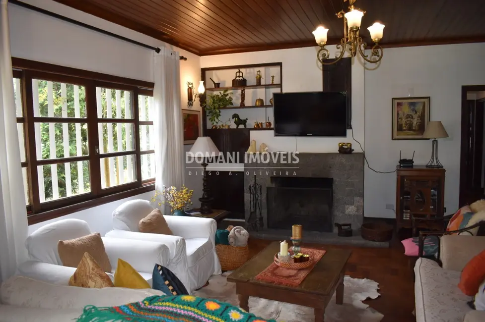 Foto 9 de Casa com 4 quartos à venda, 210m2 em Campos Do Jordao - SP