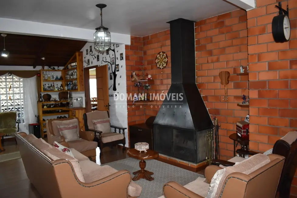 Foto 8 de Casa com 4 quartos à venda, 195m2 em Campos Do Jordao - SP