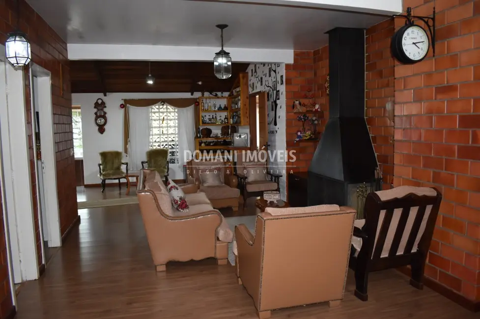 Foto 9 de Casa com 4 quartos à venda, 195m2 em Campos Do Jordao - SP