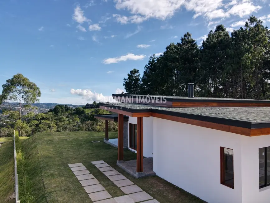 Foto 2 de Casa de Condomínio com 3 quartos à venda, 150m2 em Campos Do Jordao - SP