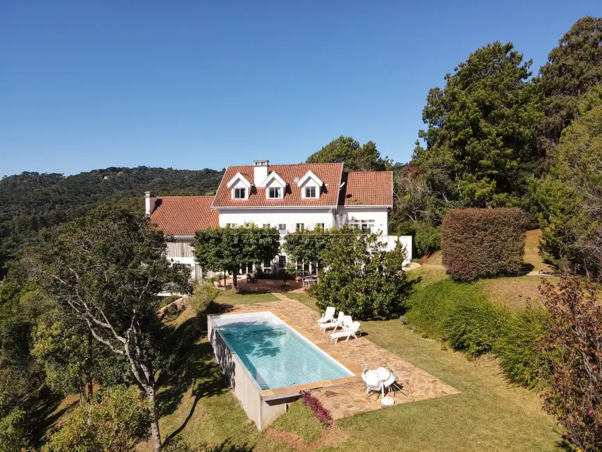 Casa com 5 quartos à venda, 700m2 em Campos Do Jordao - SP - imagem 2 Foto 2 de Casa com 5 quartos à venda, 700m2 em Campos Do Jordao - SP
