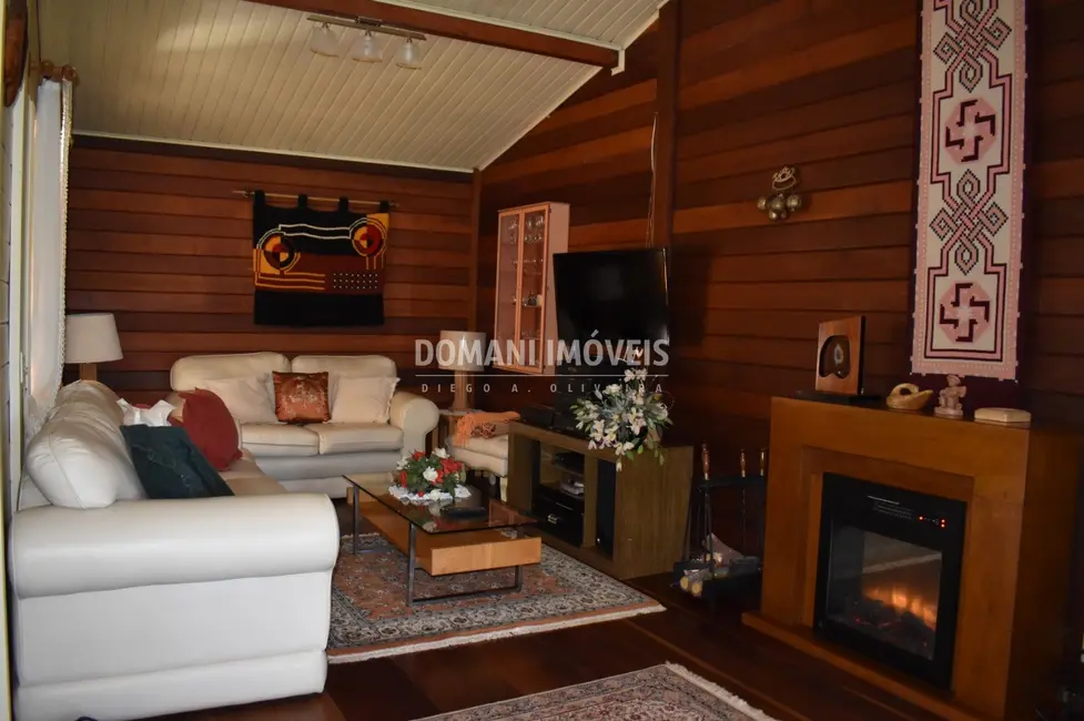 Casa com 4 quartos à venda, 245m2 em Campos Do Jordao - SP - imagem 8 Foto 8 de Casa com 4 quartos à venda, 245m2 em Campos Do Jordao - SP