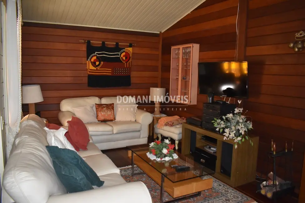 Casa com 4 quartos à venda, 245m2 em Campos Do Jordao - SP - imagem 9 Foto 9 de Casa com 4 quartos à venda, 245m2 em Campos Do Jordao - SP