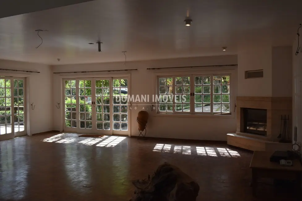 Casa com 3 quartos à venda, 400m2 em Campos Do Jordao - SP - imagem 8 Foto 8 de Casa com 3 quartos à venda, 400m2 em Campos Do Jordao - SP