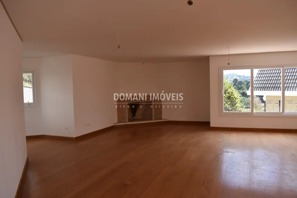 Foto 8 de Casa de Condomínio com 4 quartos à venda, 322m2 em Campos Do Jordao - SP