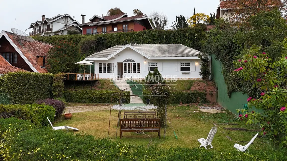 Foto 1 de Casa com 2 quartos à venda, 115m2 em Campos Do Jordao - SP