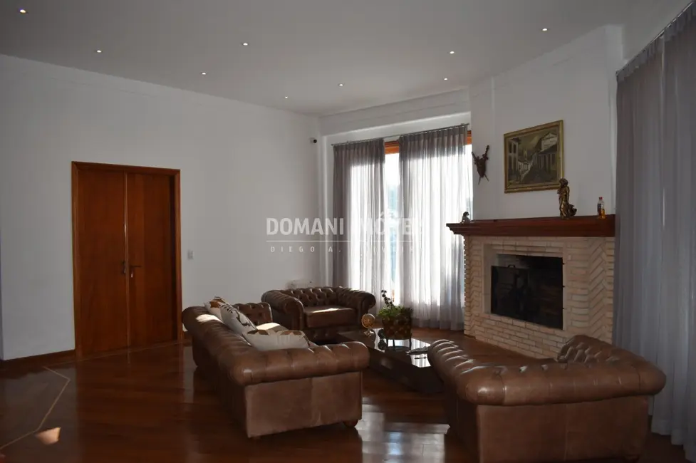 Casa com 8 quartos à venda, 745m2 em Campos Do Jordao - SP - imagem 9 Foto 9 de Casa com 8 quartos à venda, 745m2 em Campos Do Jordao - SP