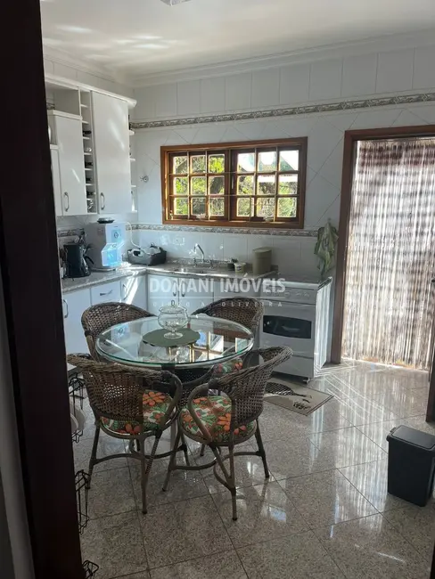 Foto 9 de Casa com 3 quartos à venda, 296m2 em Campos Do Jordao - SP