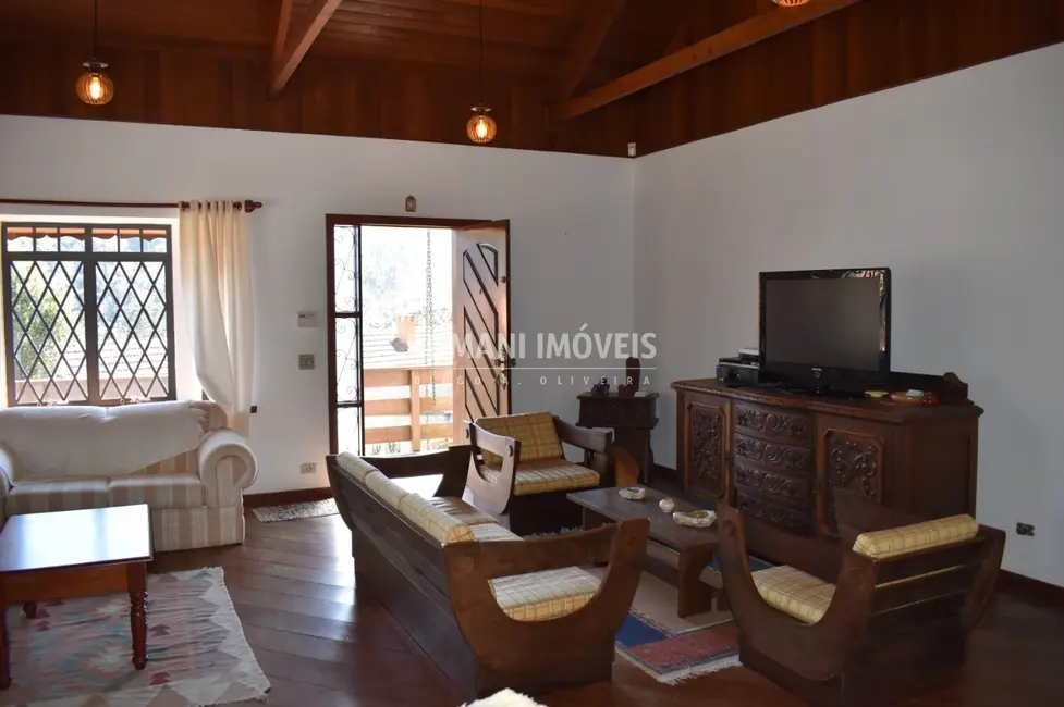 Foto 9 de Casa com 3 quartos à venda, 360m2 em Campos Do Jordao - SP