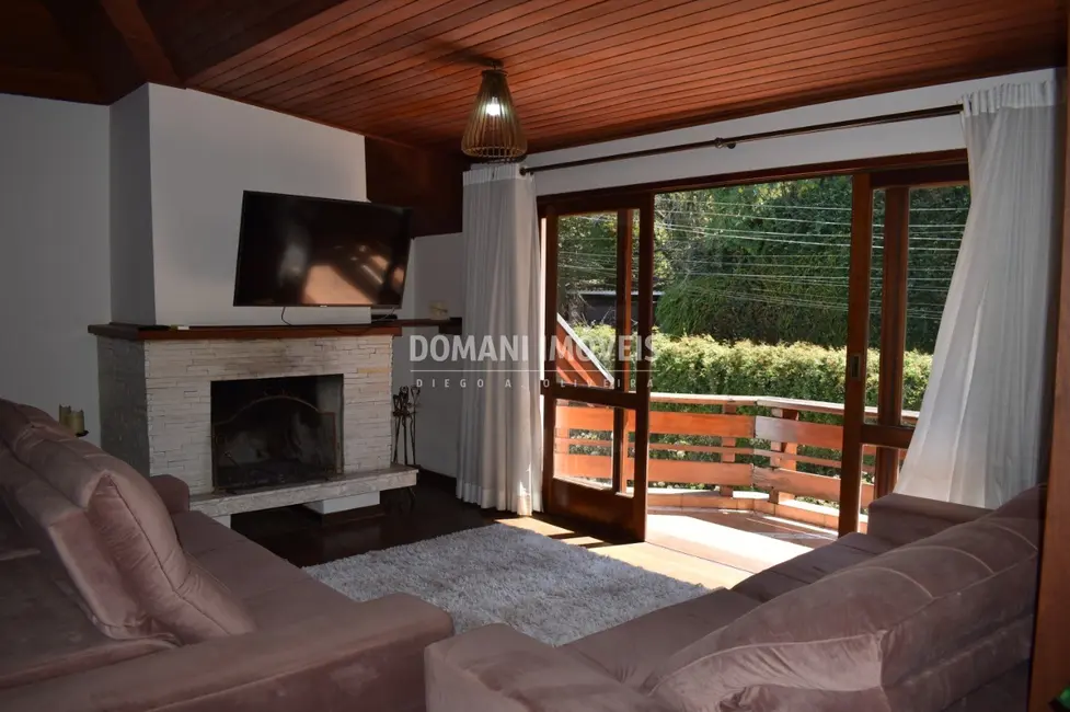 Apartamento com 3 quartos para alugar, 167m2 em Campos Do Jordao - SP - imagem 8 Foto 8 de Apartamento com 3 quartos para alugar, 167m2 em Campos Do Jordao - SP