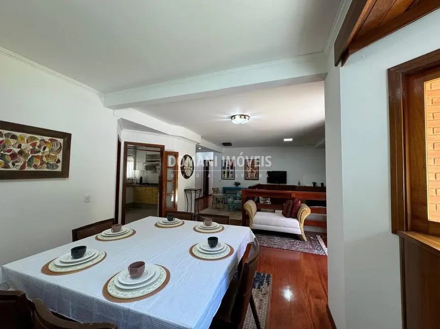 Foto 6 de Casa com 4 quartos à venda, 285m2 em Campos Do Jordao - SP