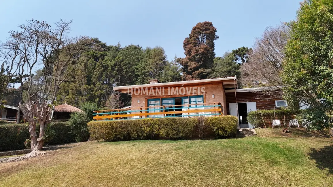 Casa com 3 quartos à venda, 257m2 em Campos Do Jordao - SP - imagem 3 Foto 3 de Casa com 3 quartos à venda, 257m2 em Campos Do Jordao - SP