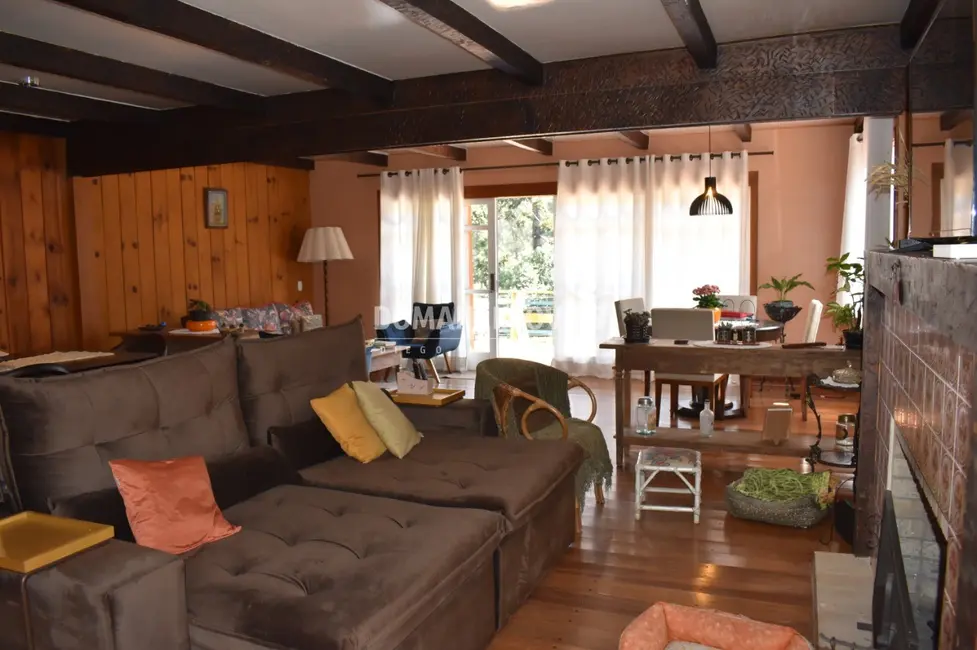 Casa com 3 quartos à venda, 257m2 em Campos Do Jordao - SP - imagem 9 Foto 9 de Casa com 3 quartos à venda, 257m2 em Campos Do Jordao - SP