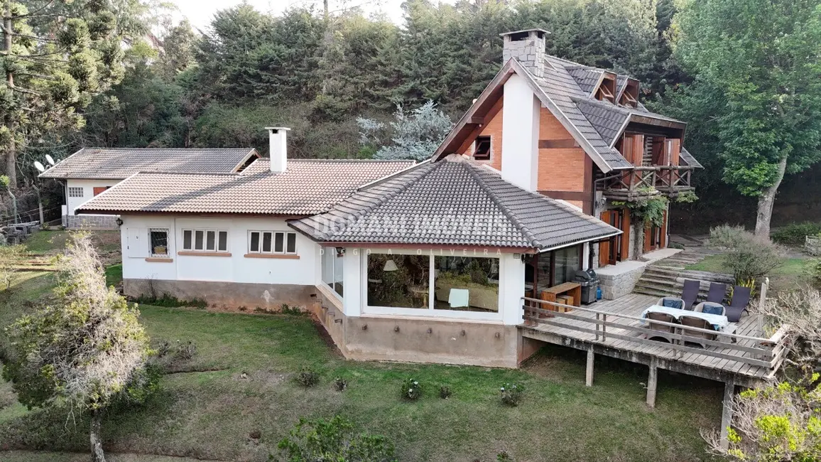 Foto 3 de Casa com 4 quartos à venda, 360m2 em Campos Do Jordao - SP