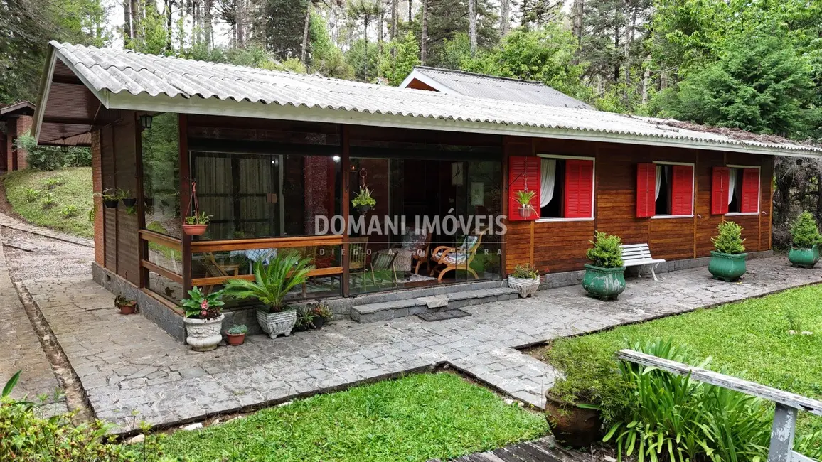 Foto 2 de Casa com 3 quartos à venda, 138m2 em Campos Do Jordao - SP