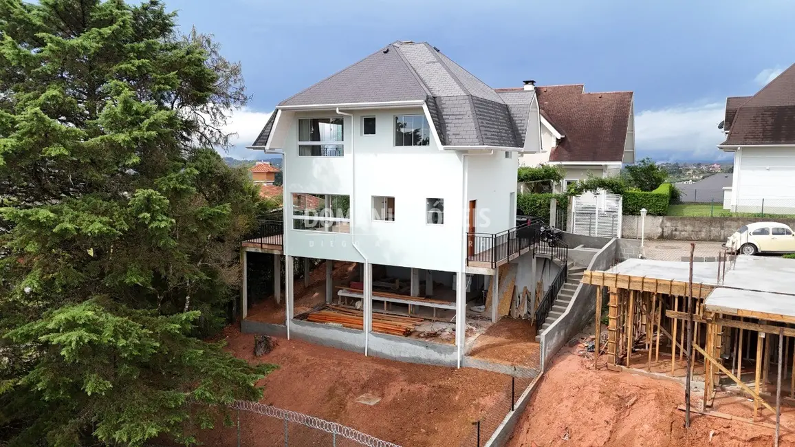 Foto 2 de Casa de Condomínio com 3 quartos à venda, 226m2 em Campos Do Jordao - SP