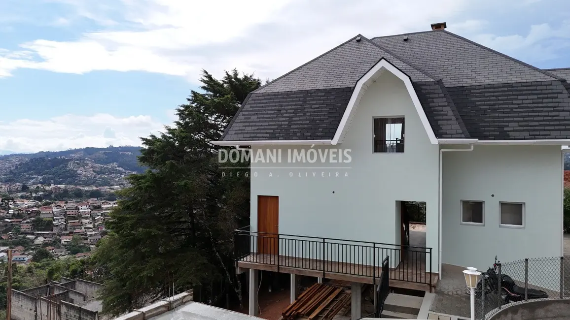 Casa de Condomínio com 3 quartos à venda, 226m2 em Campos Do Jordao - SP - imagem 3 Foto 3 de Casa de Condomínio com 3 quartos à venda, 226m2 em Campos Do Jordao - SP