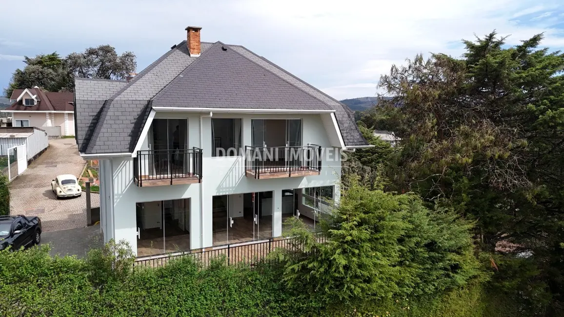 Casa de Condomínio com 3 quartos à venda, 226m2 em Campos Do Jordao - SP - imagem 4 Foto 4 de Casa de Condomínio com 3 quartos à venda, 226m2 em Campos Do Jordao - SP